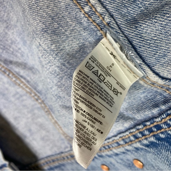 Old Navy Medium Wash Distressed Denim Blue Jean Jacket - Picture 7 of 8